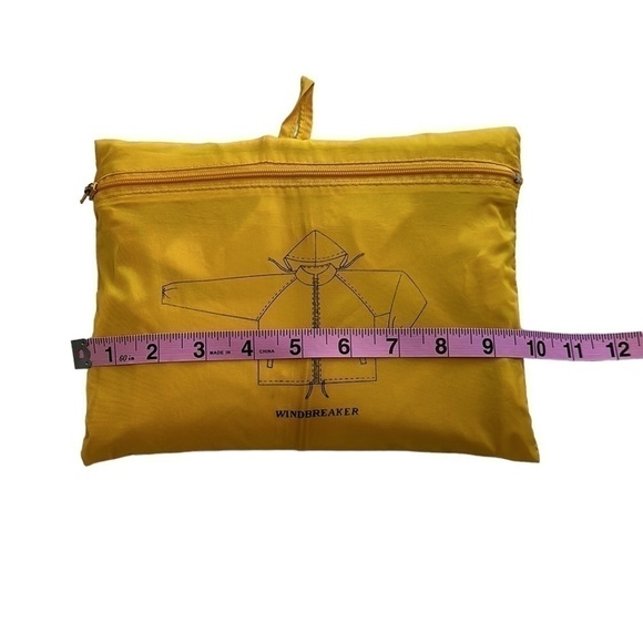 Packable Wind Breaker - Size Medium - Picture 12 of 14